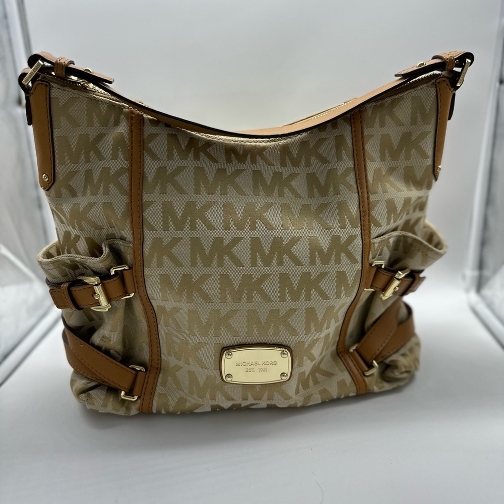 Michael Kors Signature Purse used like new